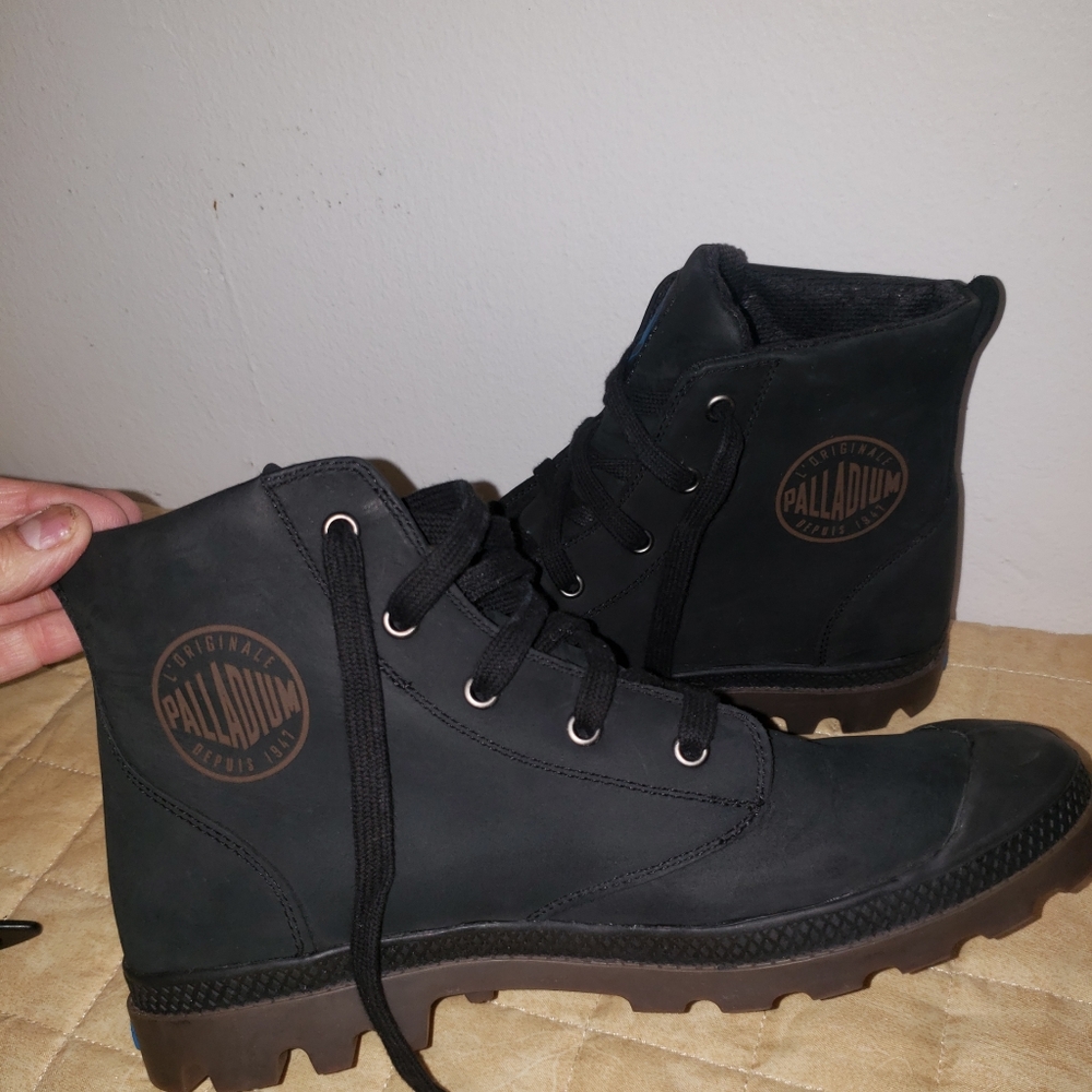 Boots - Picture 3 of 9